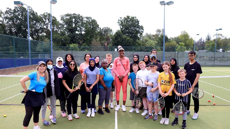 Venus Williams pictured with community groups on the practice courts at the 2023 Rothesay Classic Birmingham