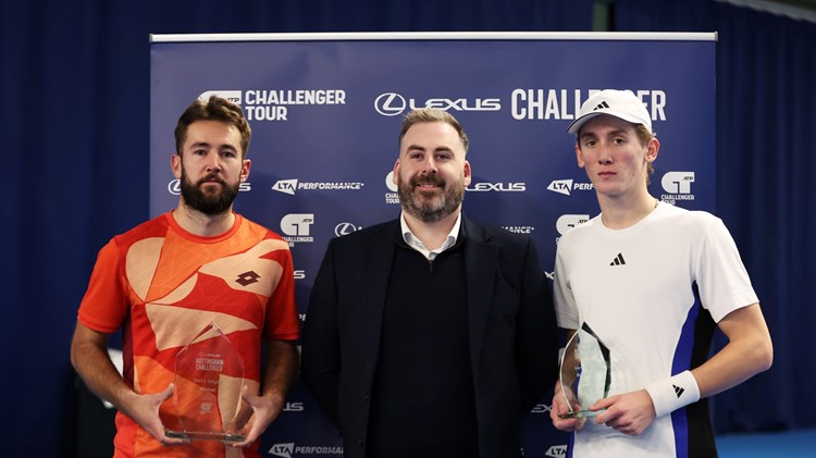Viktor Durasovic and Henry Searle holding the winners and runer-up trophies at the Lexus Nottingham Challenger