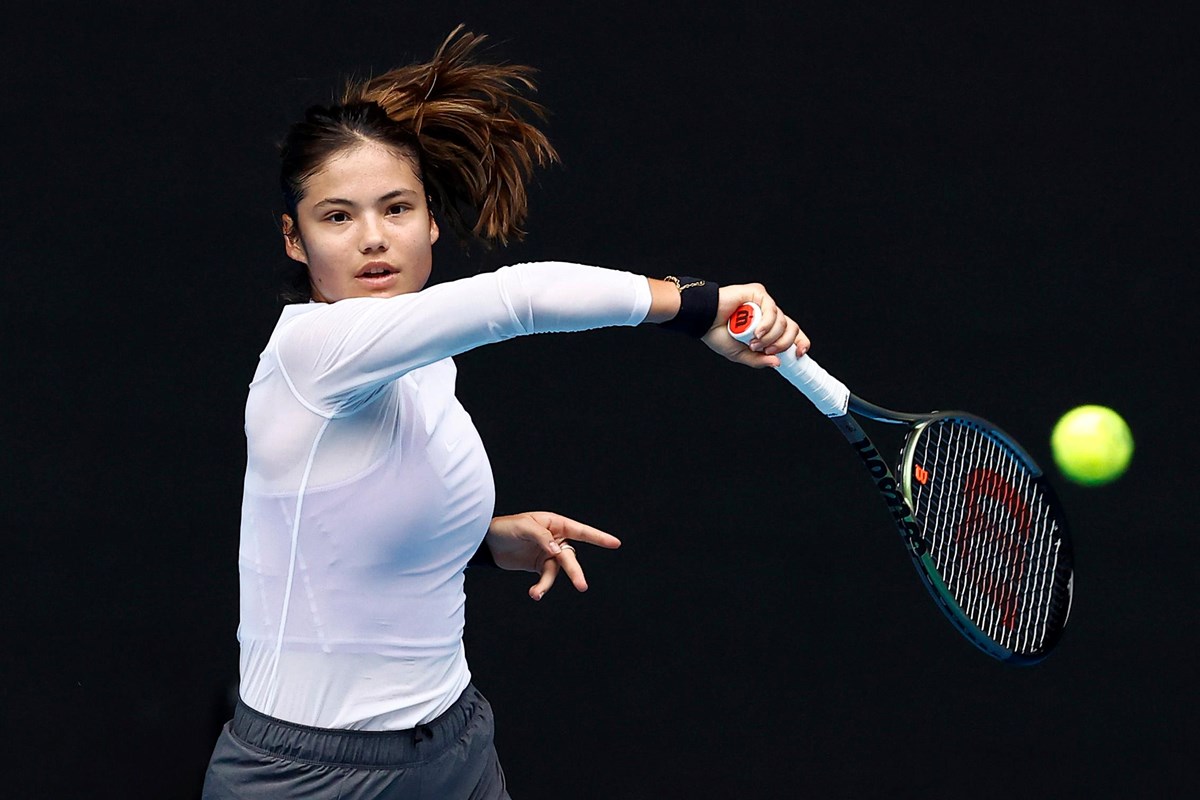 Emma Raducanu hitting a forehand in preparation for 2023 Australian Open