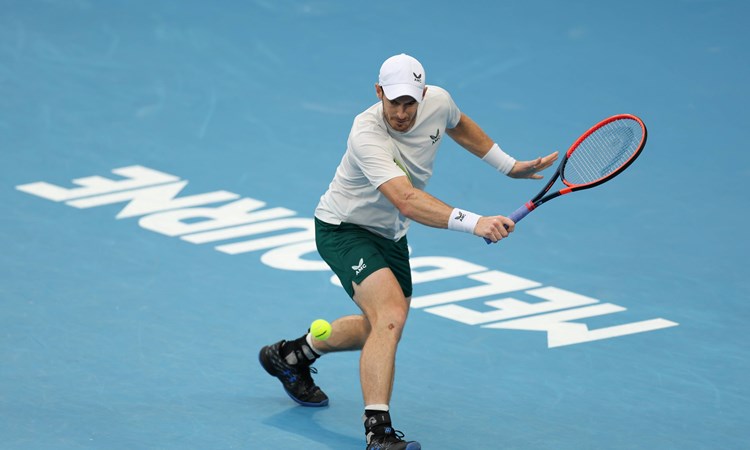 Andy Murray hits a backhand slice in the third round of the Australian Open