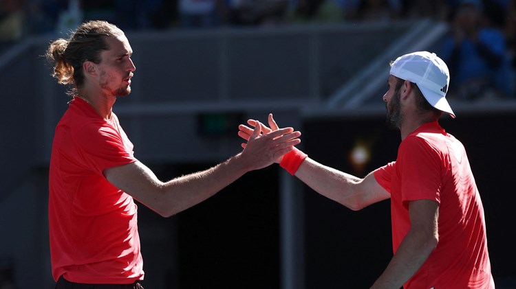 British tennis player Jacob Fearnley shaking hands with Alexander Zverev at the 2025 Australian Open