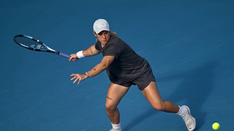 Sonay Kartal lining up a forehand at the ASB Classic