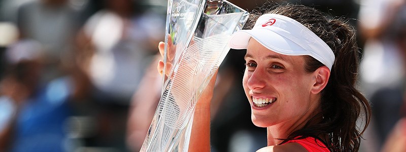 Johanna Konta with the 2017 Miami  Open tropy