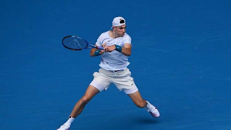 Jack Draper hitting a forehand at the 2023 Australian Open