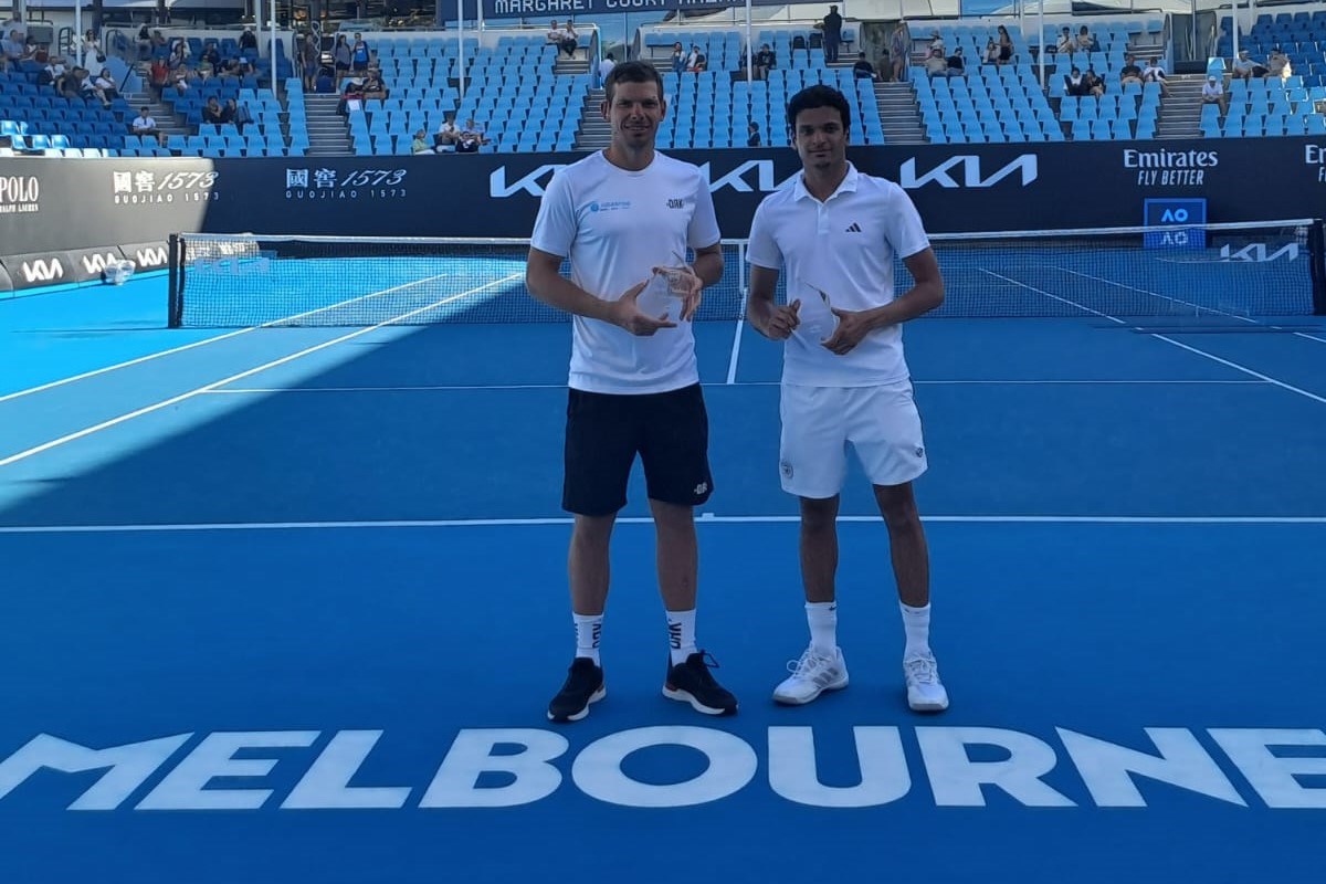 2024-Aus-Open-Esah-Hayat-Gabor-Mathe-DHOH-Men's-Doubles-Champions.jpg