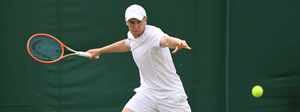 Billy Blaydes playing a forehand at Wimbledon