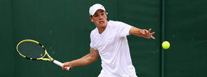 Oliver Tarvet playing a forehad at the 2021 Wimbledon Juniors