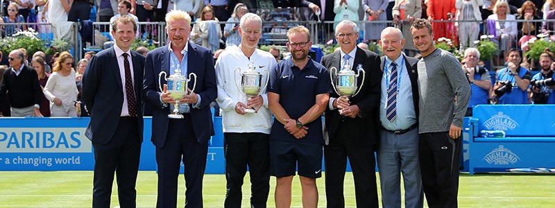 jim-moore-at-queens-trophy-presentation-800x300.jpg