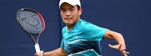 Lui Maxted playing a forehand tennis shot at a tournament