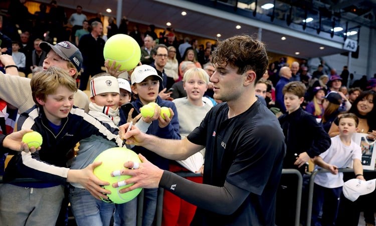 Win a signed Davis Cup shirt and Nyetimber gift set