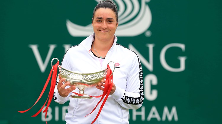 Ons Jabeur women's champion holding the trophy at the 2021 Birmingham Classic