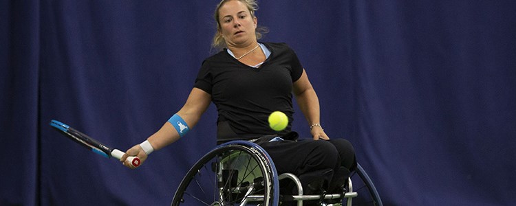 Lucy Shuker preparing to hit a groundstroke