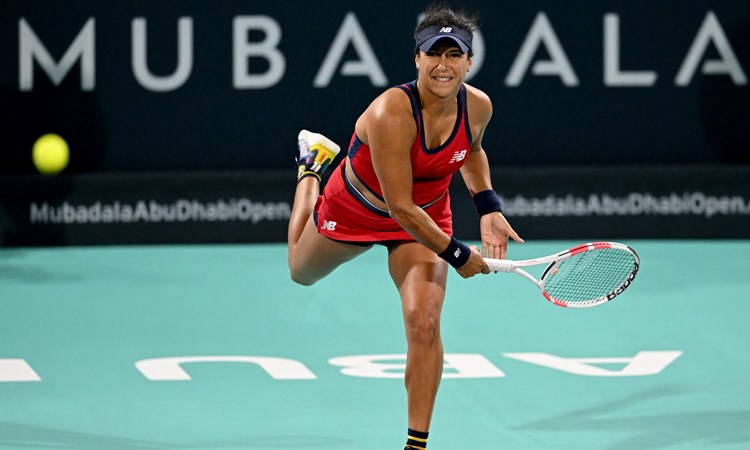 Heather Watson serving at the WTA 500 Abu Dhabi