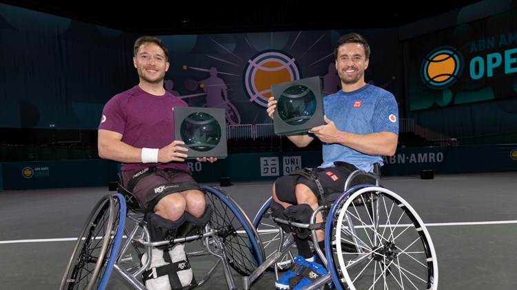 Alfie Hewett and Gordon Reid holding the Rotterdam title