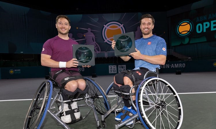 Alfie Hewett and Gordon Reid holding the Rotterdam title