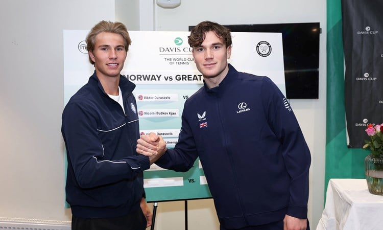 Nicolai Budkov Kjaer and Jack Draper shake hands ahead of GB vs Norway in Davis Cup