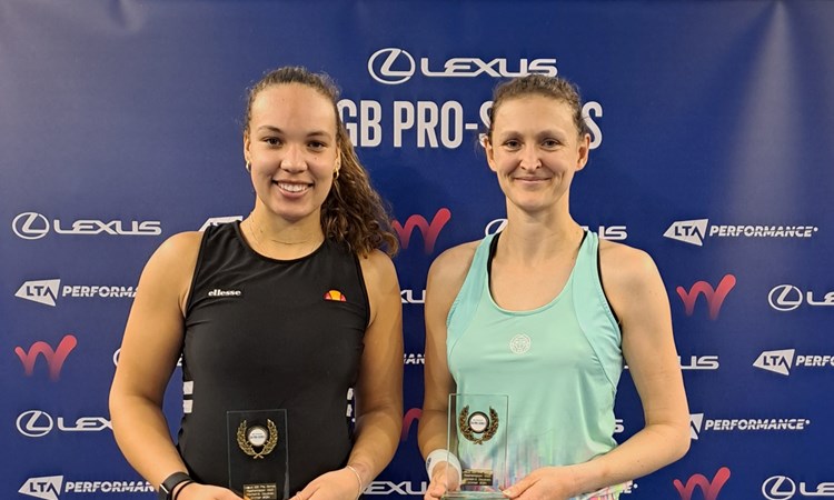Freya Christie and Sam Murray Sharan holding their W50 Roehampton doubles titles on court