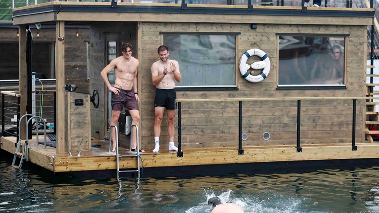 Jack Draper and Jacob Fearnley get ready for the plunge pool in Norway