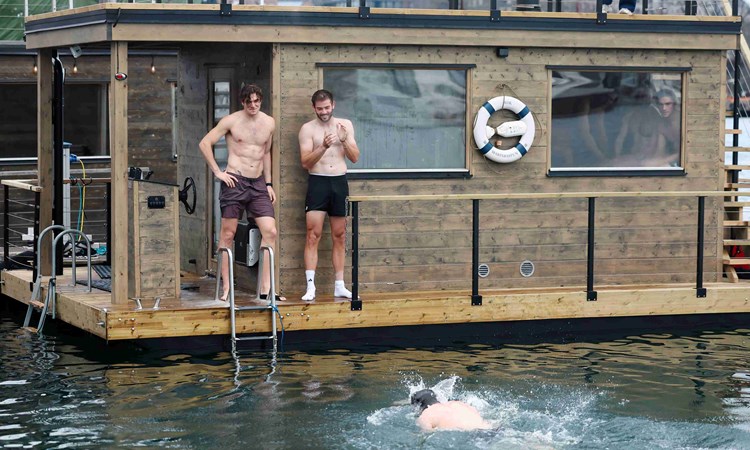 Jack Draper and Jacob Fearnley get ready for the plunge pool in Norway