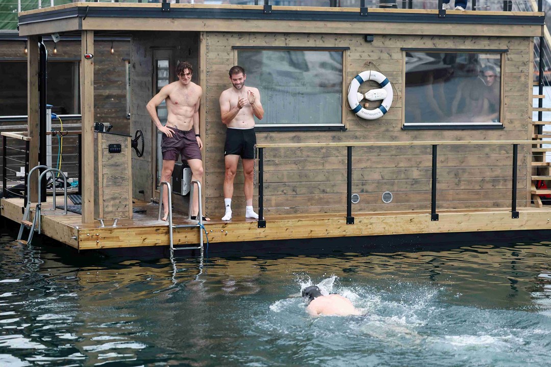Jack Draper and Jacob Fearnley get ready for the plunge pool in Norway
