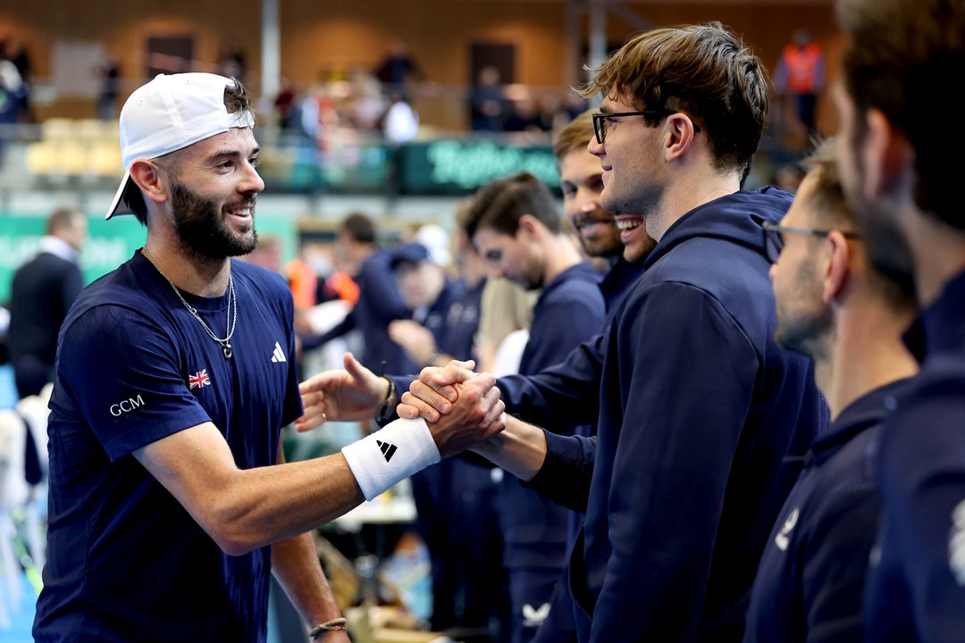 Jacob Fearnley celebrates his win over Nicolai Budkov Kjaer with the rest of the GB Davis Cup team