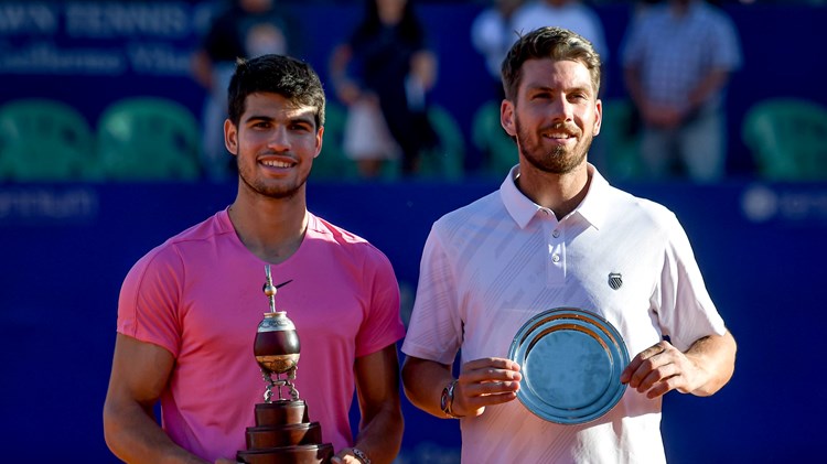 Cam Norrie next to Carlos Alcaraz holding the 2023 Argentinian Open runners-up trophy