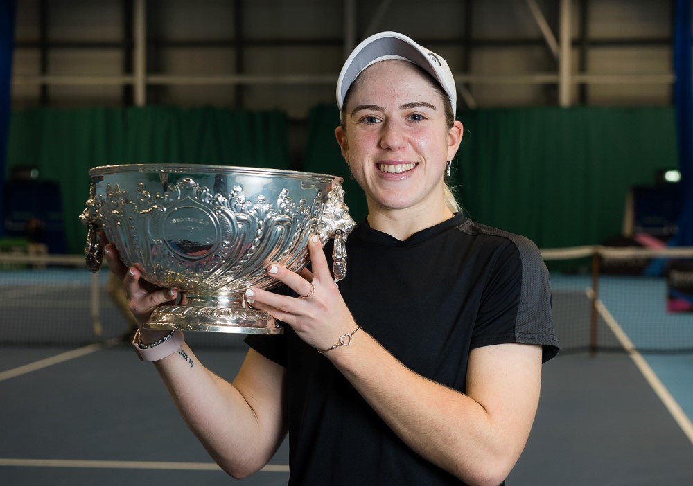 Sonay Kartal holding the women's singles trophy for the Glasgow $25k.