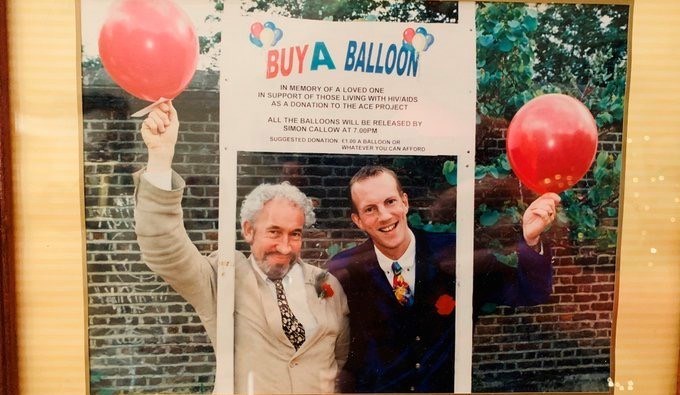 1995-Leigh-Armstrong-and-Simon-Callow-fundraising-event.jpg