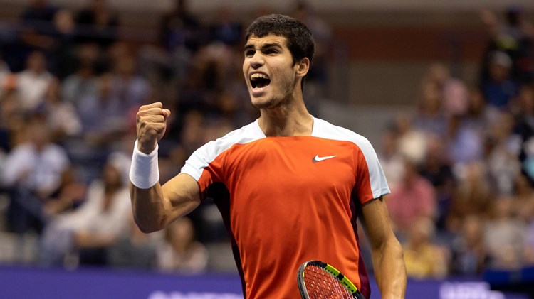 Carlos Alcaraz celebrates winning the 2022 US Open title