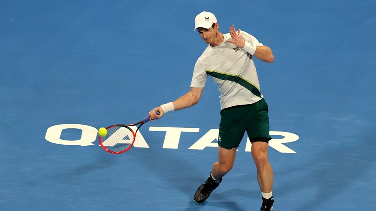 Andy Murray hitting a forehand in the 2023 Qatar Open final