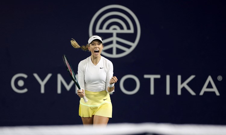 Katie Boulter celebrates winning the San Diego Open title