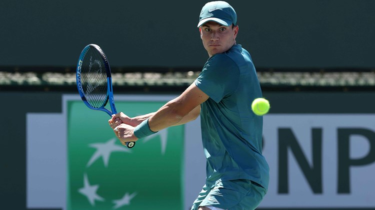 Jack Draper hitting a backhand shot at Indian Wells