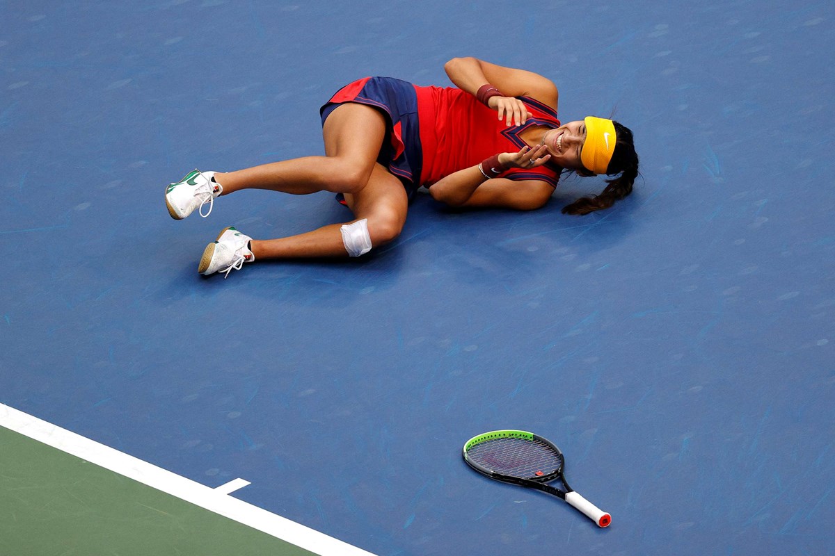 2021-Emma-Raducanu-US-Open-collapse-celebration.jpg