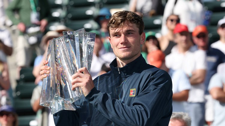 Jack Draper holding his first ATP Masters 1000 title at Indian Wells 2025
