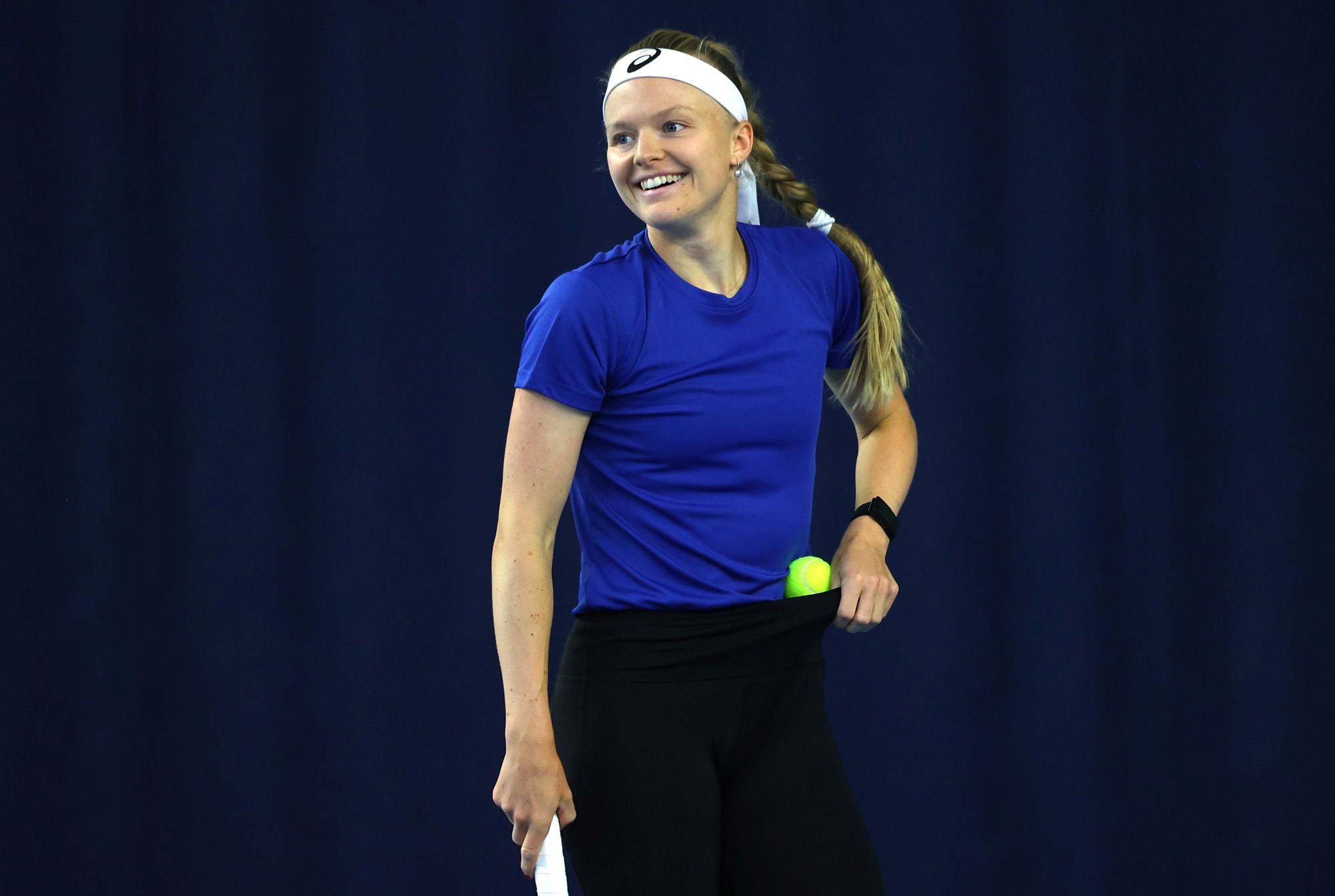 Harriet Dart laughing in training for the 2021 Billie Jean King Cup play-offs