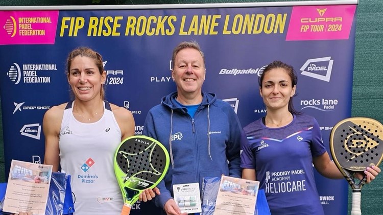 Ana Varo Ramos and Lorena Alsonso De Lera holding their padel rackets and trophies at the Fip Rise Rocks Lane London