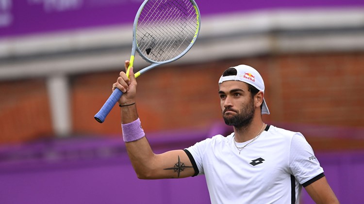 Matteo Berrettini thanking the fans at the 2021 cinch Championships