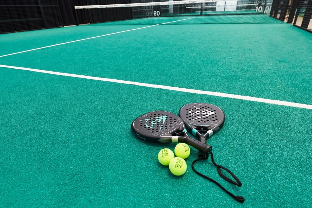 padel-rackets-on-court.jpg