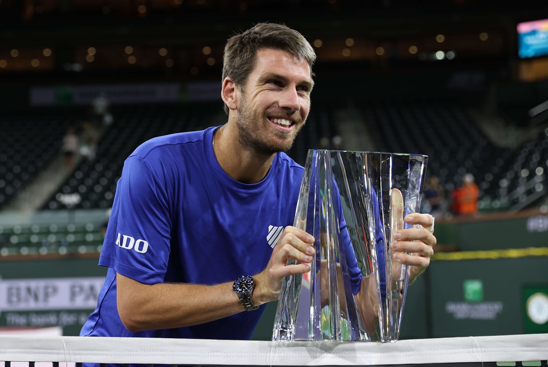 Cam Norrie holding the 2021 Indian Wells trophy