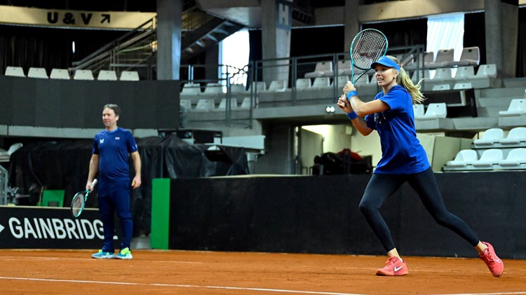 Katie Boulter in training at the Billie Jean King Cup in France