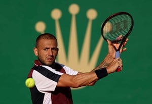 Dan Evans hitting a backhand slice