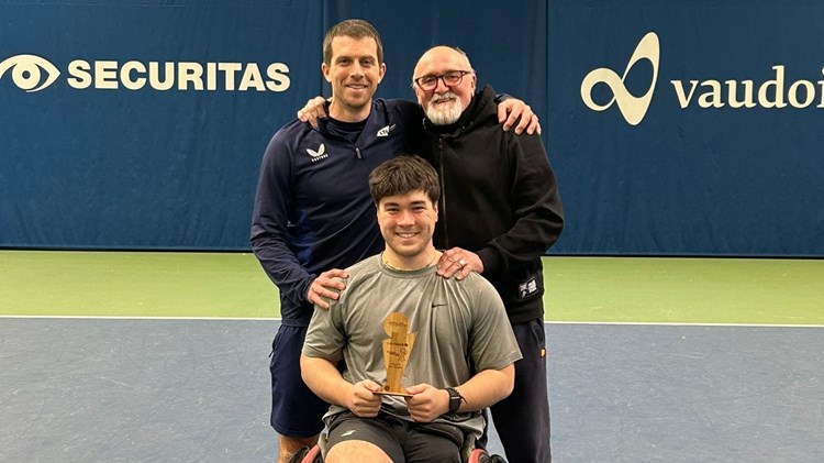 Dahnon Ward holding an ITF Wheelchair Tennis title in Switzerland