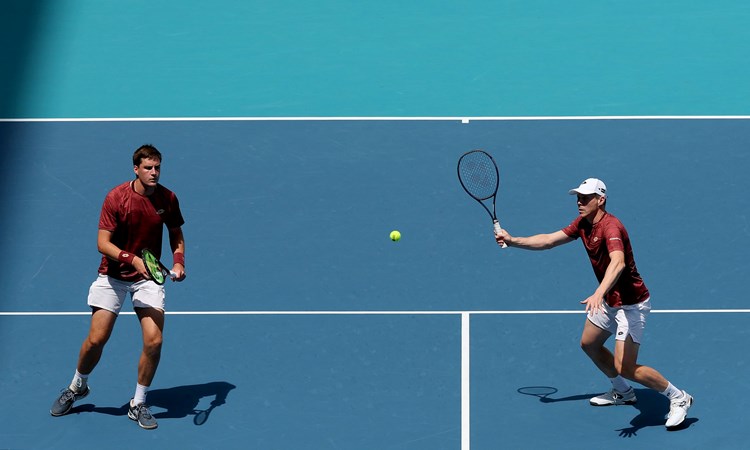 Henry Patten and Harri Heliovaara in action during the Miami Open final