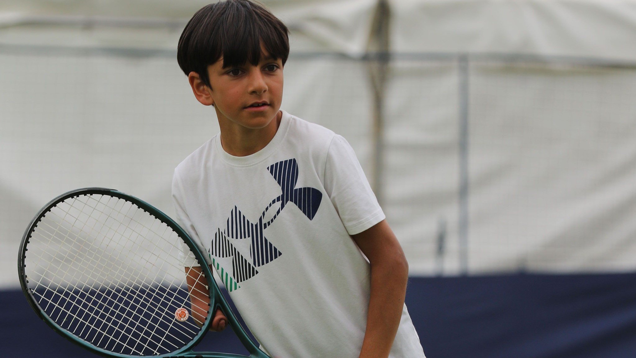 Junior para-standing player Luca Reese preparing a backhand