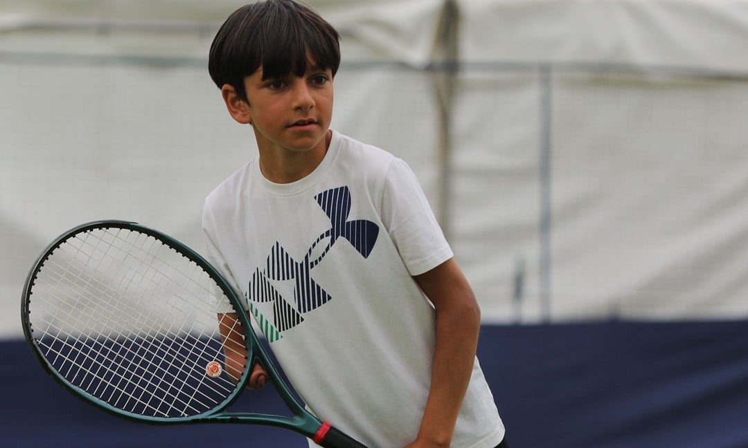 Junior para-standing player Luca Reese preparing a backhand