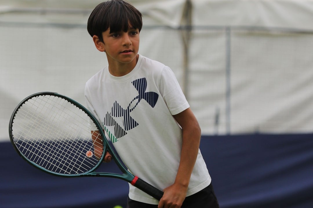 Junior para-standing player Luca Reese preparing a backhand