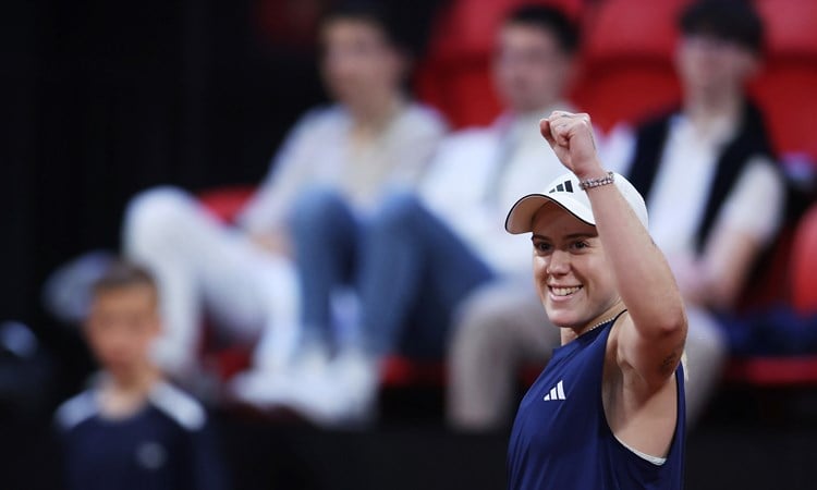 Sonay Kartal raising her arm up in the air and smiling after winning her first match at the Billie Jean King Cup