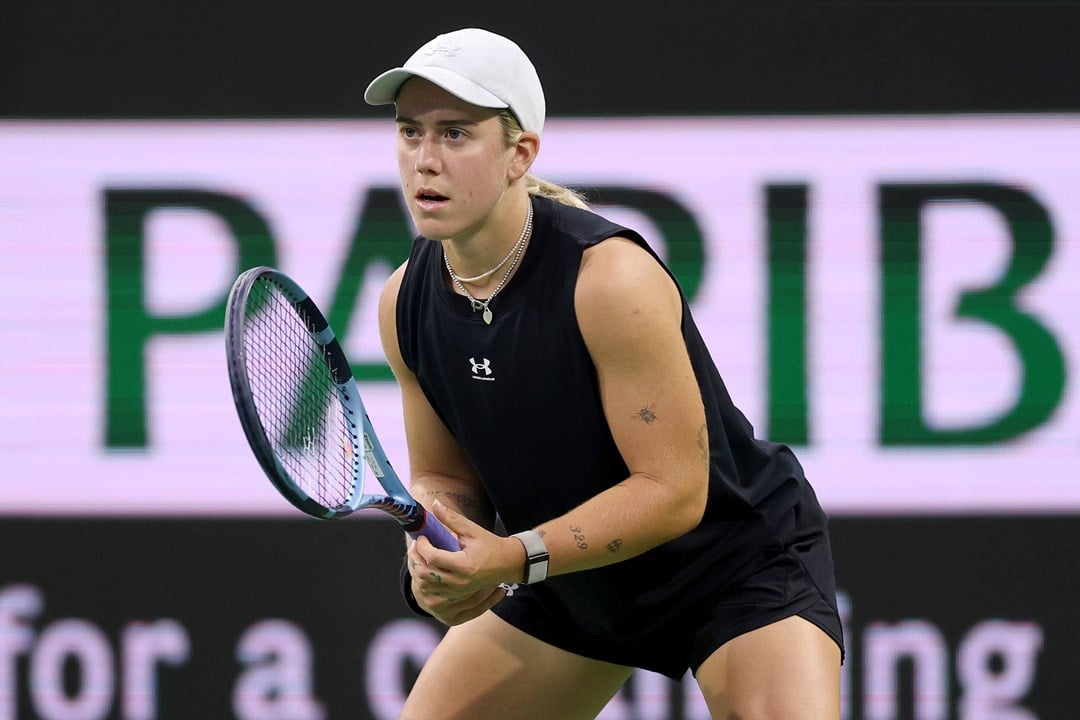 Sonay Kartal preparing to return a serve in the third round of Indian Wells 