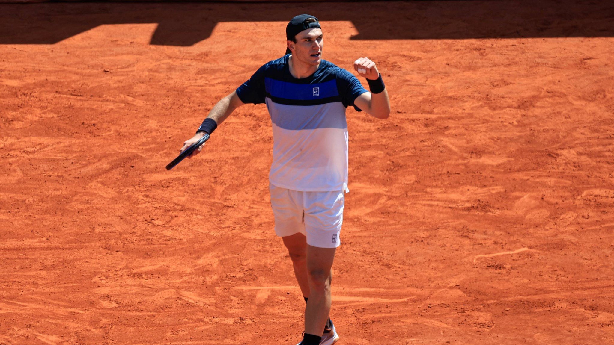 Jack Draper celebrates winning a point at the Rolex Monte-Carlo Masters