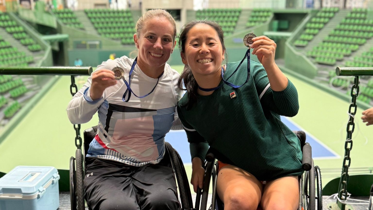 リバイバル Marilyn Lloyd-Jones Ben Jones claims Wuning Challenger doubles trophy as Andrew Penney